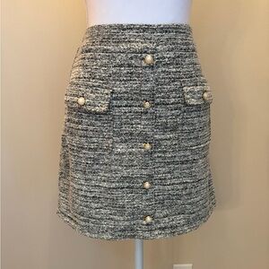 #425 Cute Almost Famous Gray Tweed Mini Skirt with Pearl Buttons. Size L